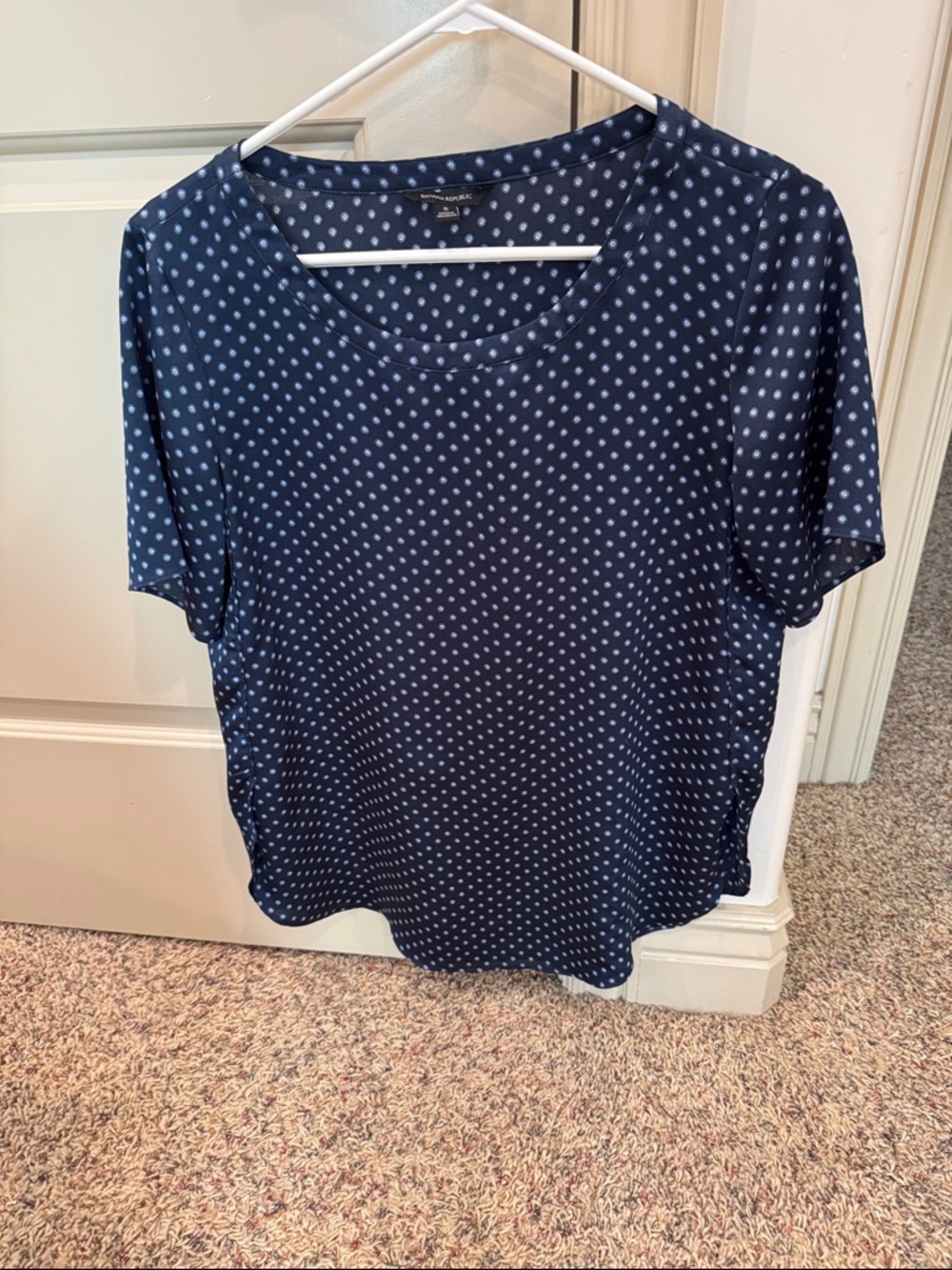 Banana Republuc Navy with White Dot Scoop Neck Flowy Short Sleeve Top - Small